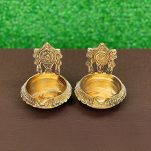 Load image into Gallery viewer, Mavasiva Brass Sangu Chakra Villakku - MAVASIVA 
