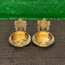 Load image into Gallery viewer, Mavasiva Brass Sangu Chakra Villakku - MAVASIVA 

